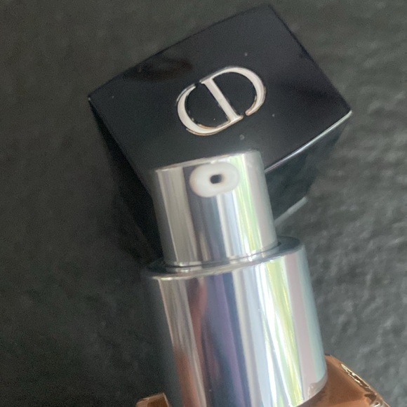 Dior Forever Skin Glow Radiant Foundation -24h Wear and Hydration, 5N NWOB - Picture 6 of 9
